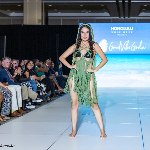 Epiphany Headpiece Handmade Macrame - Picture 15 of 16